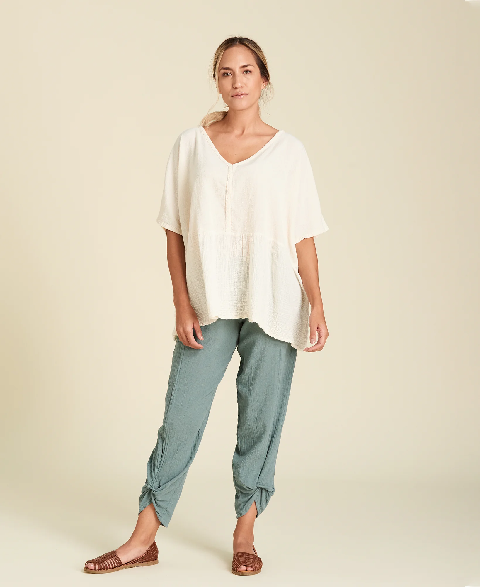 Blouse ample en coton à manches courtes London en couleur Bone