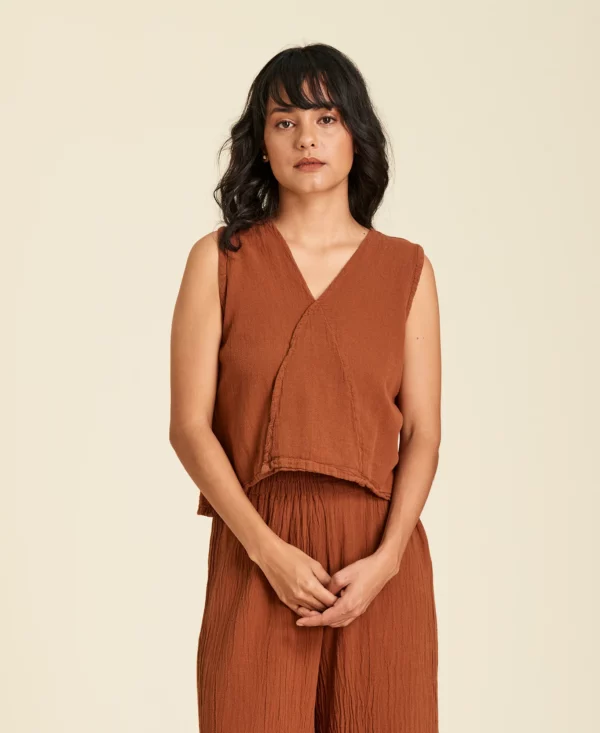 Top court sans manches en gaze de coton Luisa en couleur Canela