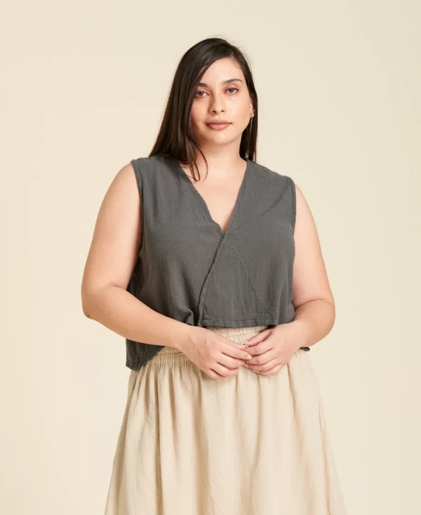 Top court sans manches en gaze de coton Luisa en couleur Graphite