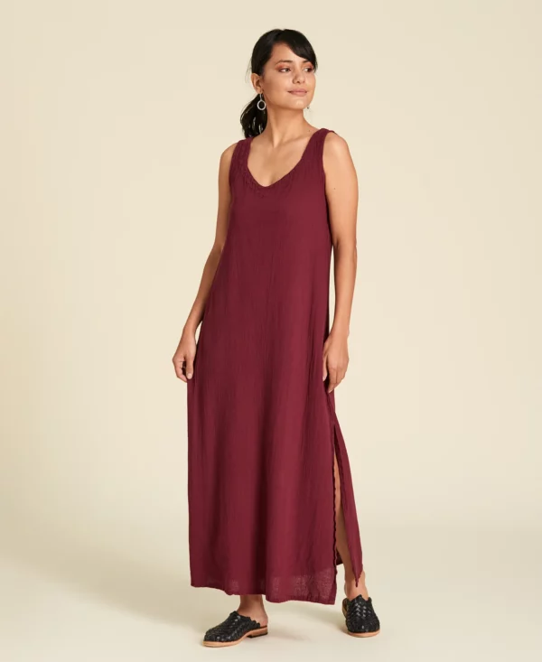 Robe longue à larges bretelles en gaze de coton Sangria en couleur Beet