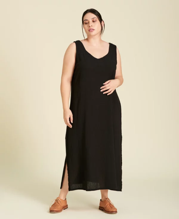 Robe longue à larges bretelles en gaze de coton Sangria en couleur Black