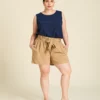 Short ceinturé taille haute en gaze de coton Tina en couleur Cashew