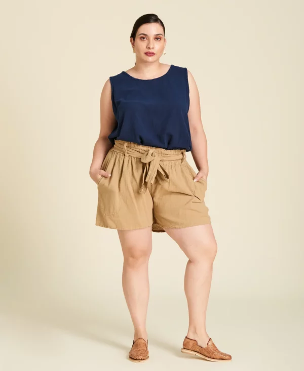 Soldes 53 Short ceinturé taille haute en gaze de coton Tina en couleur Cashew
