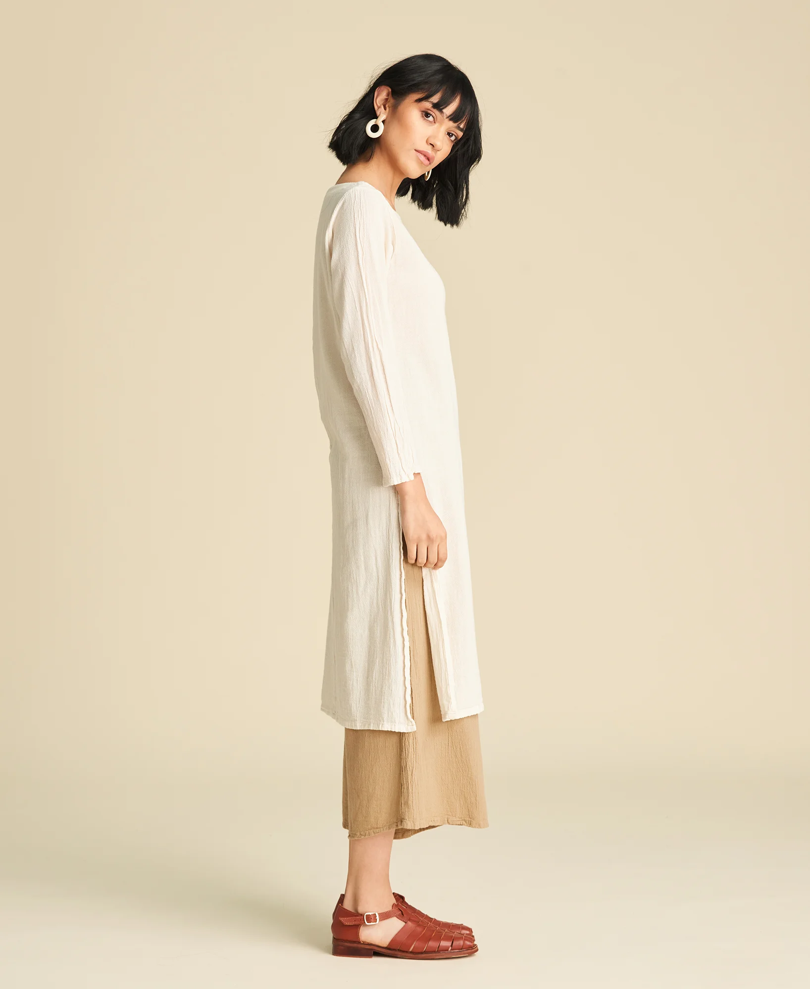 Tunique longue à manche longue en gaze de coton Amalia en couleur Bone