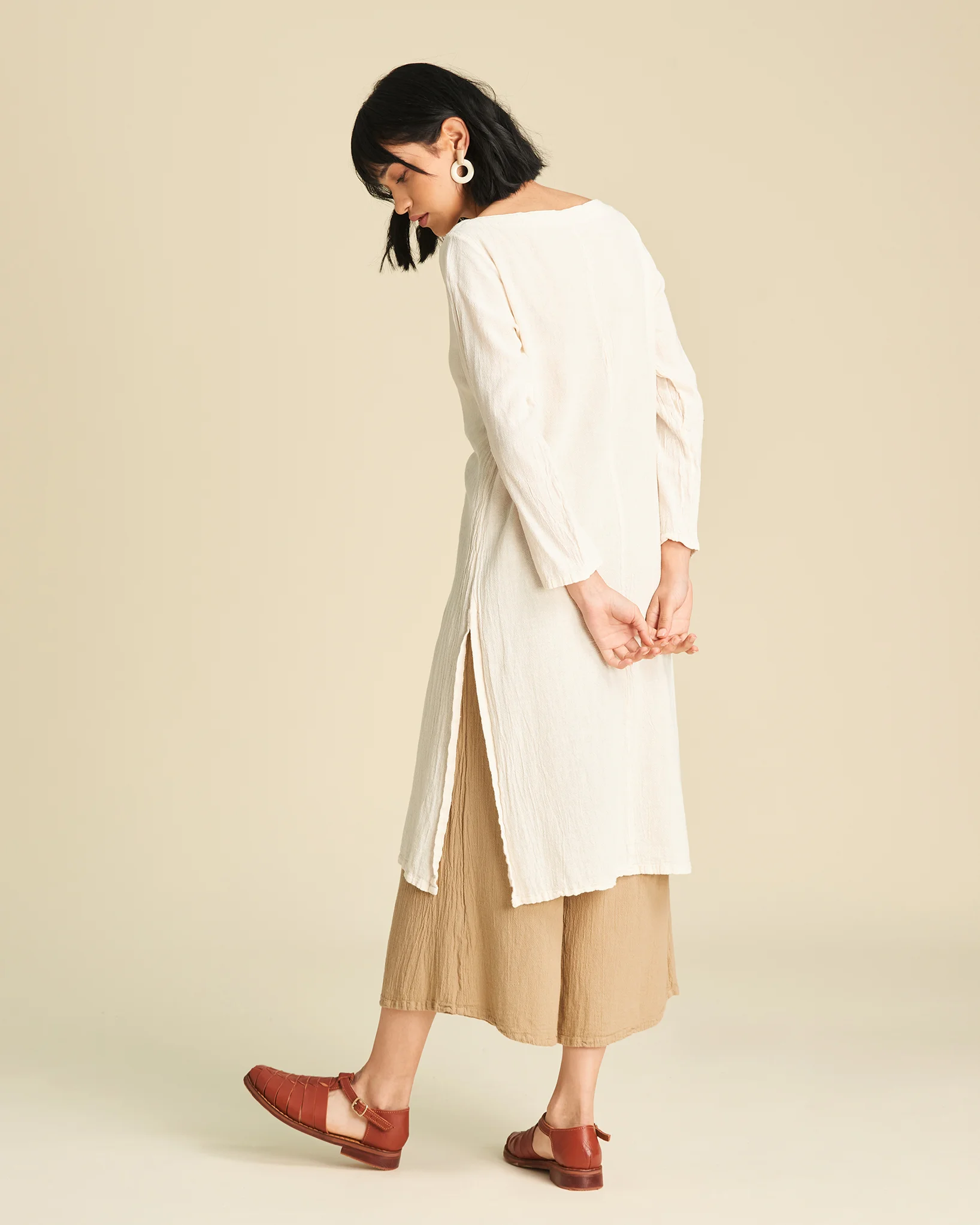 Tunique longue à manche longue en gaze de coton Amalia en couleur Bone