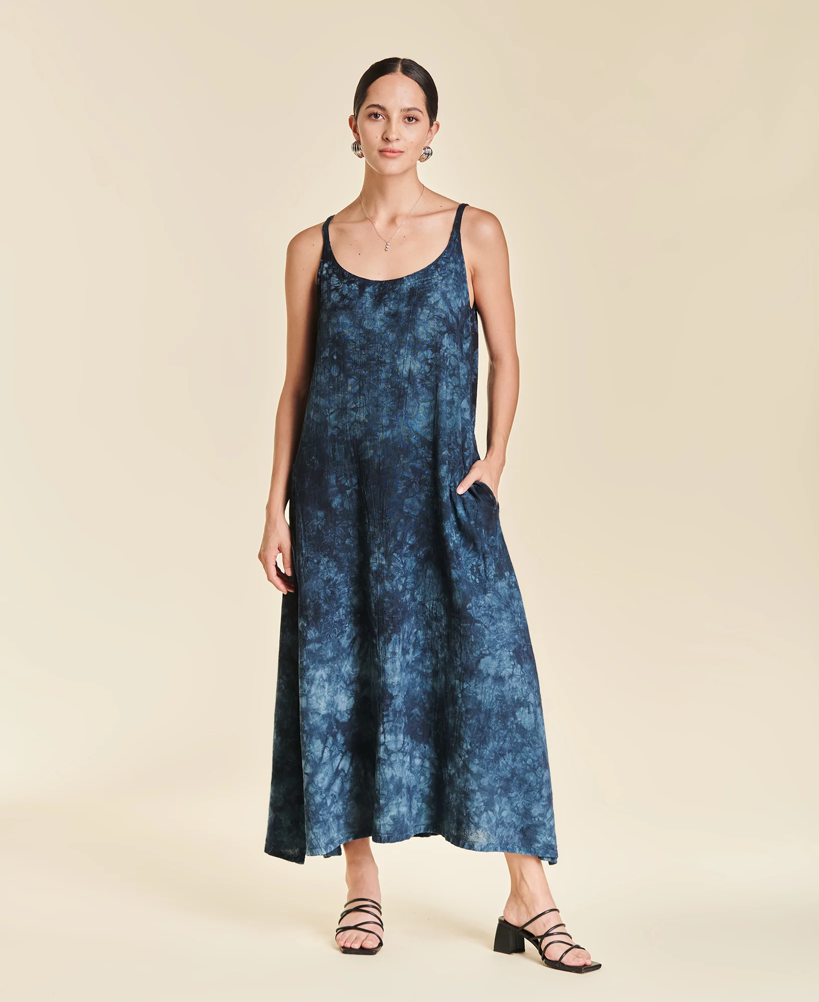 Robe longue à fines bretelles en coton